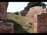 04100 ostia - regio i - insula viii - piccolo mercato (i,viii,1) - raeume auf der westseite - raum (10) - 09-2023.jpg